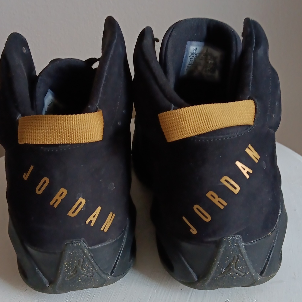 Nike Black and Gold Athletic Shoes - Picture 3 of 10